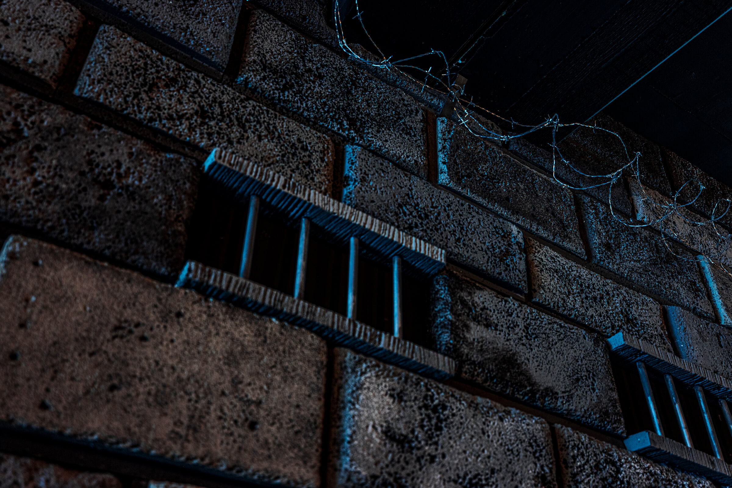 Gefängnismauer